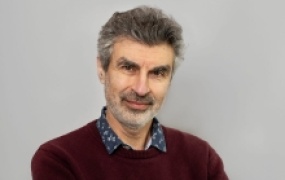 对话图灵奖得主、“AI教父”Yoshua Bengio:AI安全不能靠企业“自觉”,防范AI失控需要类似核武器监管的国际条约
