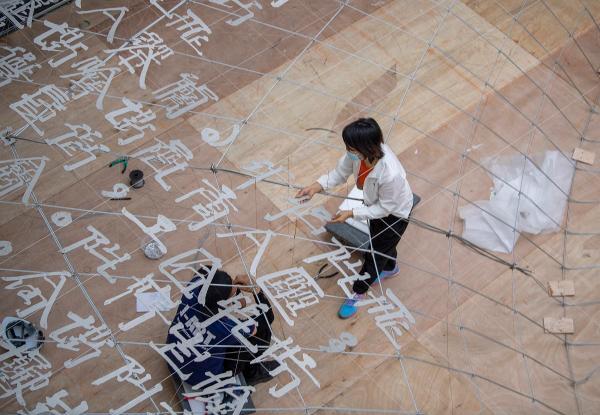 沙尘中，兵马俑坐地铁上班:未来我们在美术馆里只能看到AI作品吗?