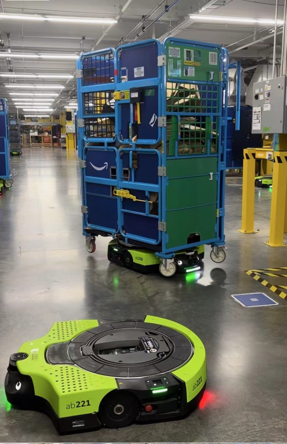 走进亚马逊运营中心：人工智能与机器人引领电商变革