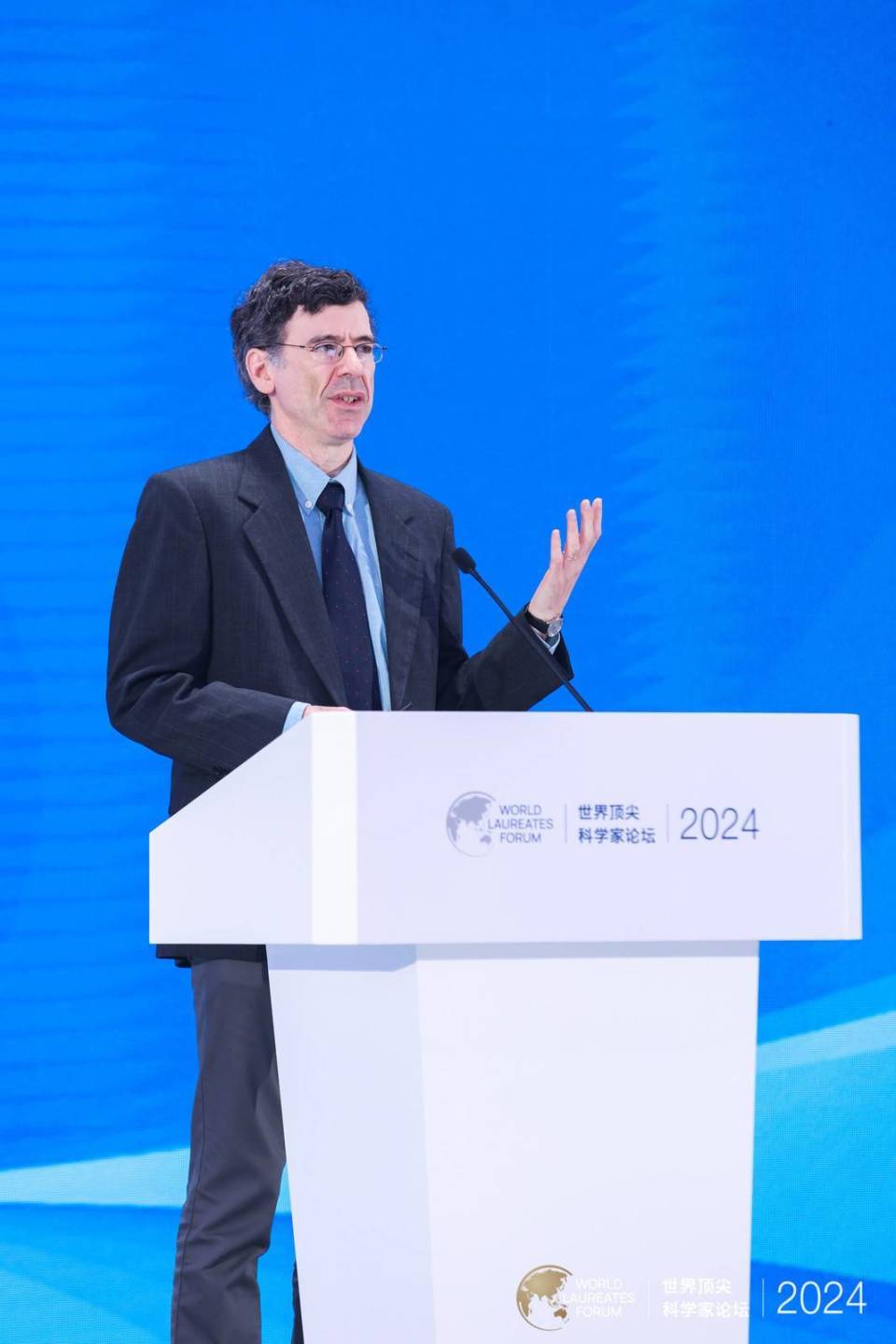 世界顶尖科学家共探人工智能前沿与伦理难题