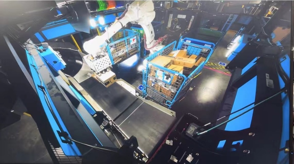 走进亚马逊运营中心：人工智能与机器人引领电商变革