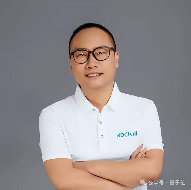 树莓派流畅运行大模型，实现终端自主学习与记忆｜专访RockAI CEO刘凡平