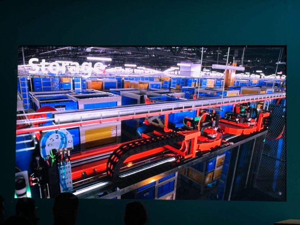 走进亚马逊运营中心：人工智能与机器人引领电商变革