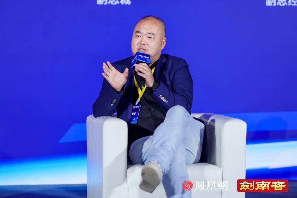 吴骏华:以人工智能激发生产力与创新潜能 吴骏华:以人工智能激发生产力与创新潜能