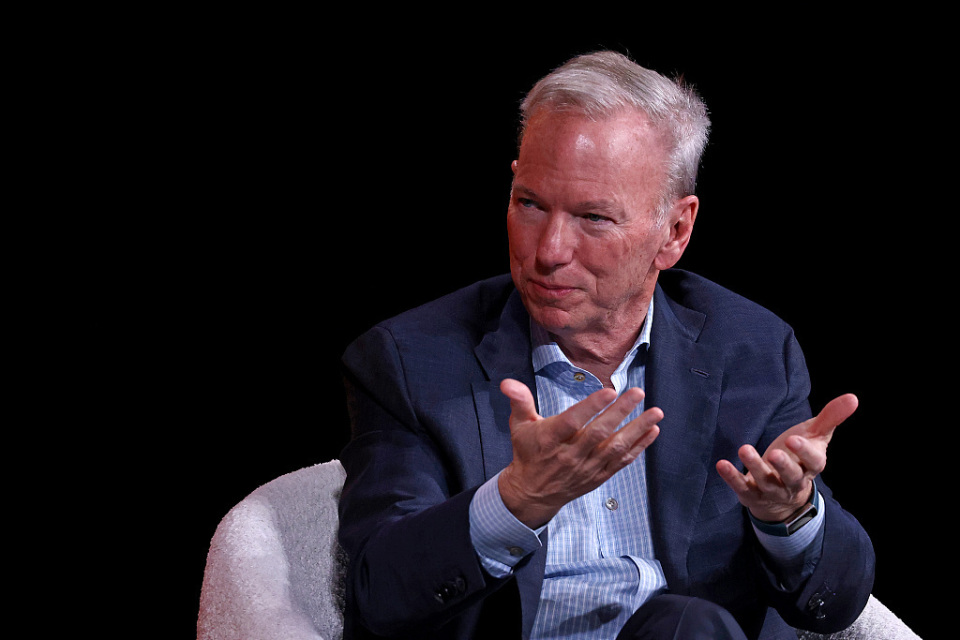 员工不够努力导致落后OpenAI?谷歌前CEO道歉,网友直指管理层才是关键问题 员工不够努力导致落后OpenAI?谷歌前CEO道歉,网友直指管理层才是关键问题