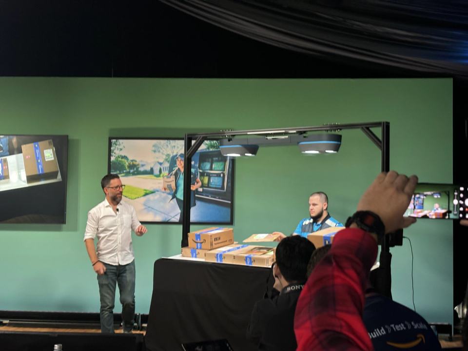 走进亚马逊运营中心：人工智能与机器人引领电商变革