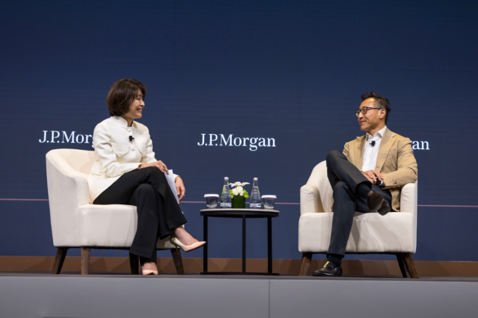 阿里蔡崇信：AI训练如育子，三四年可达博士水平｜钛媒体AGI