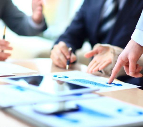 工业富联Q2 AI服务器收入同比激增三倍，行业价格战风险加剧