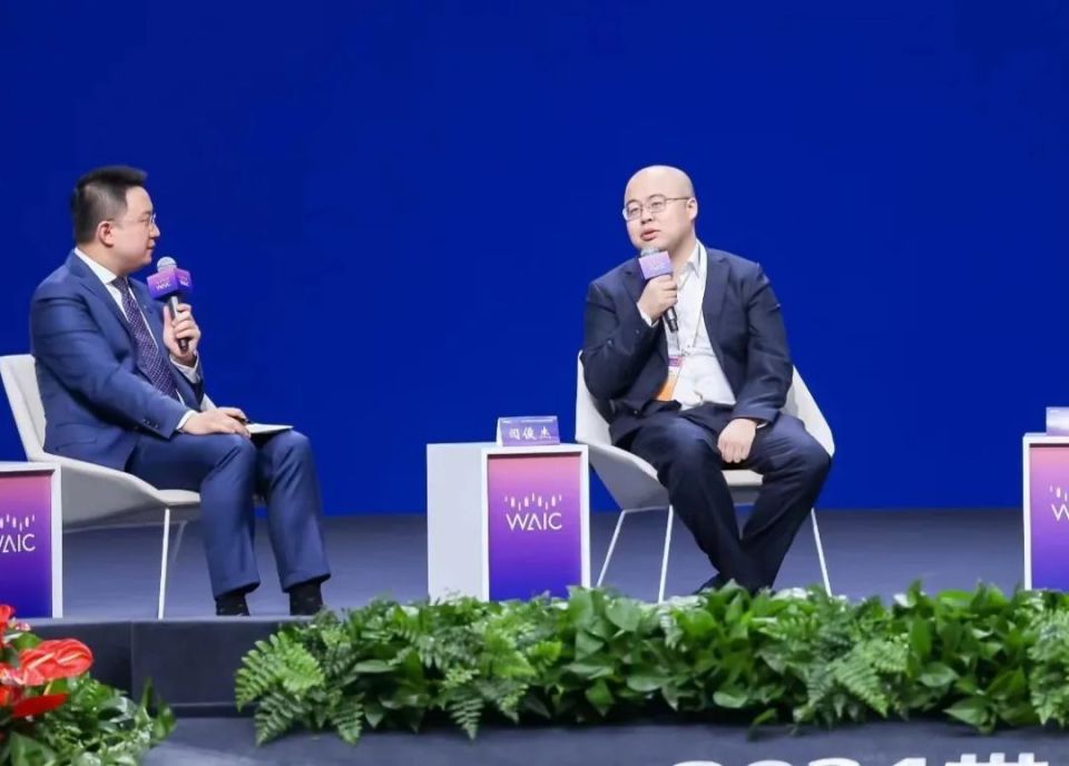 专访MiniMax创始人：揭秘打造AI时代最大APP的秘诀