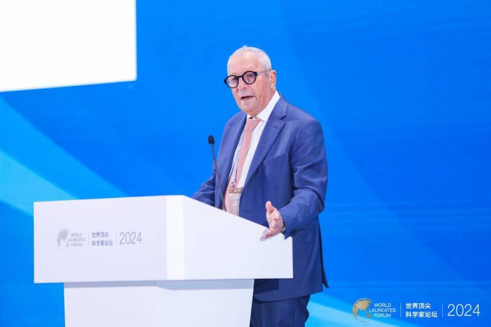 世界顶尖科学家共探人工智能前沿与伦理难题