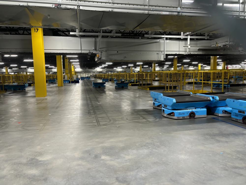 走进亚马逊运营中心：人工智能与机器人引领电商变革