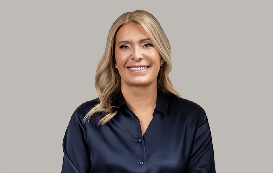 外媒报道：微软任命前通用电气CFO出任运营总监，推动AI战略升级